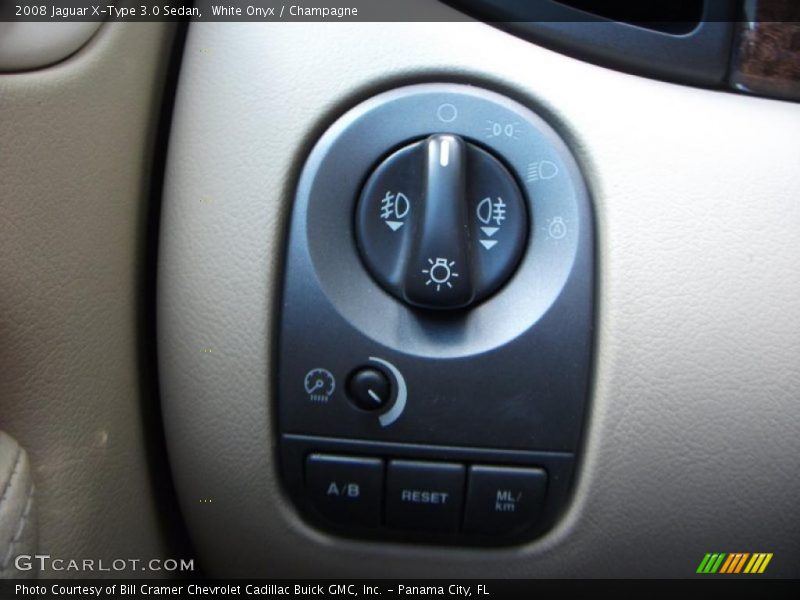 White Onyx / Champagne 2008 Jaguar X-Type 3.0 Sedan