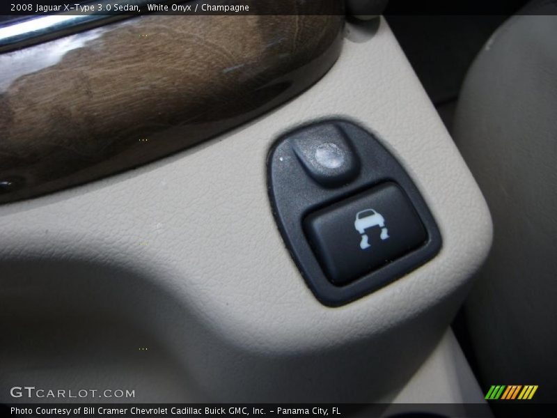 White Onyx / Champagne 2008 Jaguar X-Type 3.0 Sedan