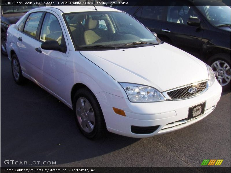Cloud 9 White / Dark Pebble/Light Pebble 2007 Ford Focus ZX4 S Sedan