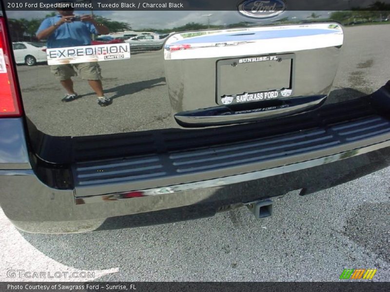 Tuxedo Black / Charcoal Black 2010 Ford Expedition Limited