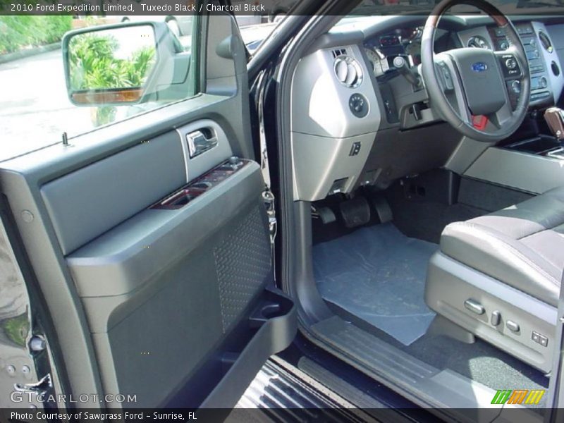 Tuxedo Black / Charcoal Black 2010 Ford Expedition Limited
