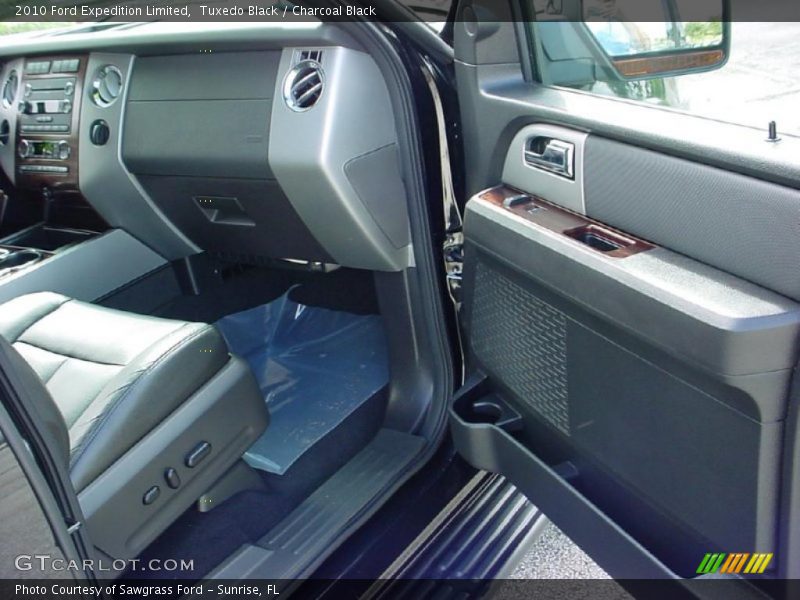 Tuxedo Black / Charcoal Black 2010 Ford Expedition Limited