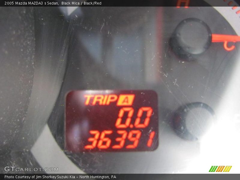 Black Mica / Black/Red 2005 Mazda MAZDA3 s Sedan