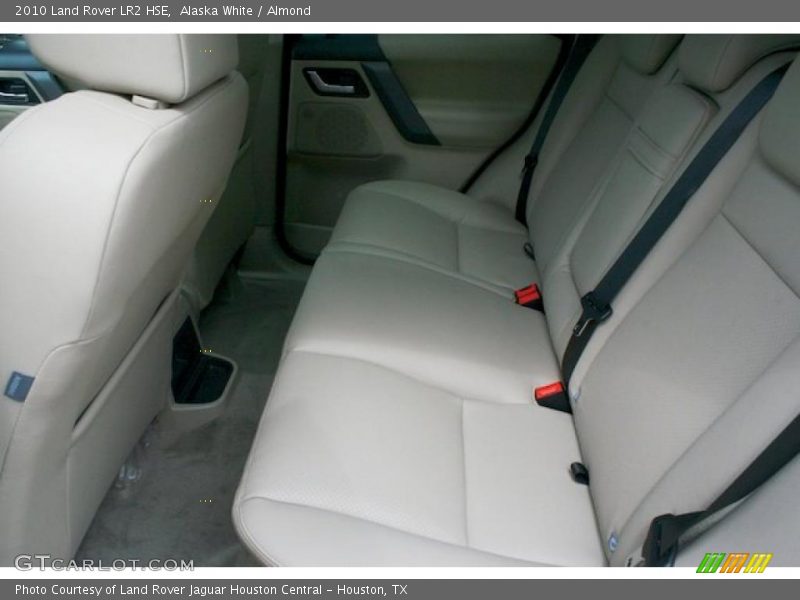 Alaska White / Almond 2010 Land Rover LR2 HSE