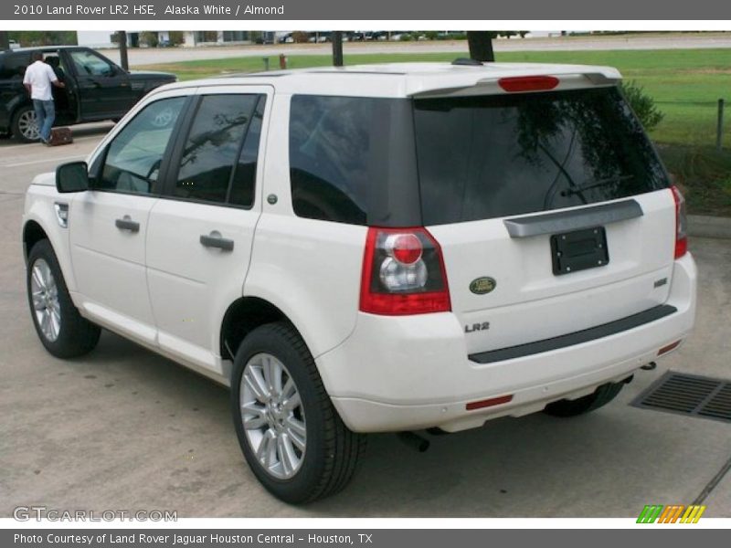 Alaska White / Almond 2010 Land Rover LR2 HSE