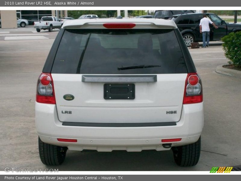 Alaska White / Almond 2010 Land Rover LR2 HSE