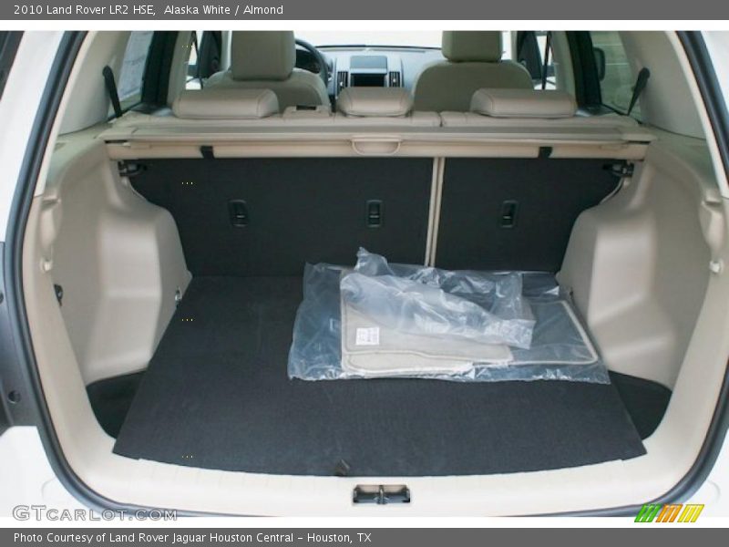Alaska White / Almond 2010 Land Rover LR2 HSE