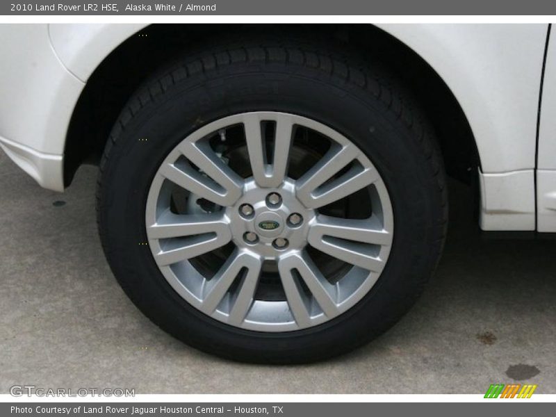 Alaska White / Almond 2010 Land Rover LR2 HSE
