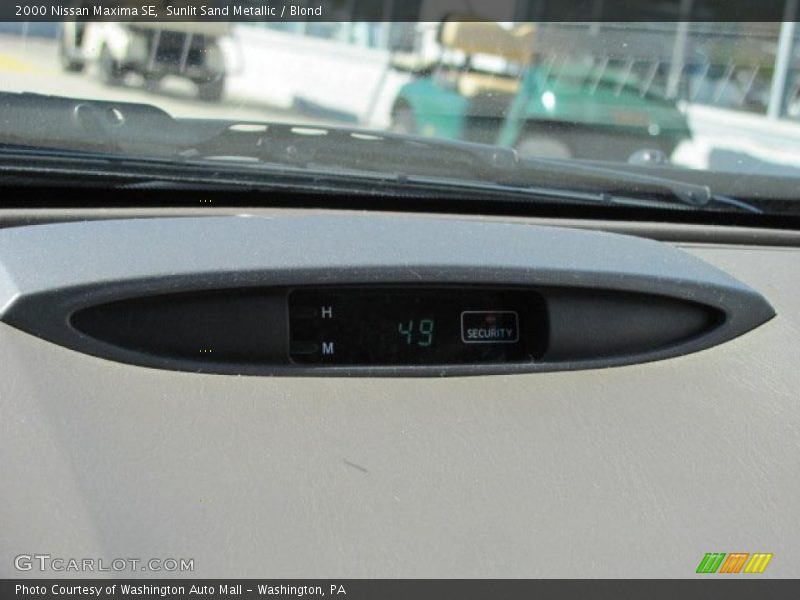 Sunlit Sand Metallic / Blond 2000 Nissan Maxima SE