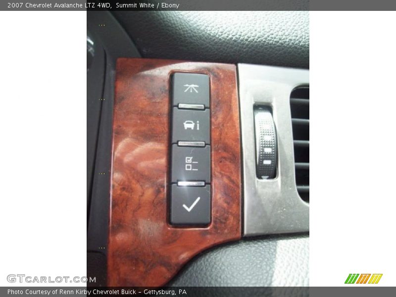 Summit White / Ebony 2007 Chevrolet Avalanche LTZ 4WD