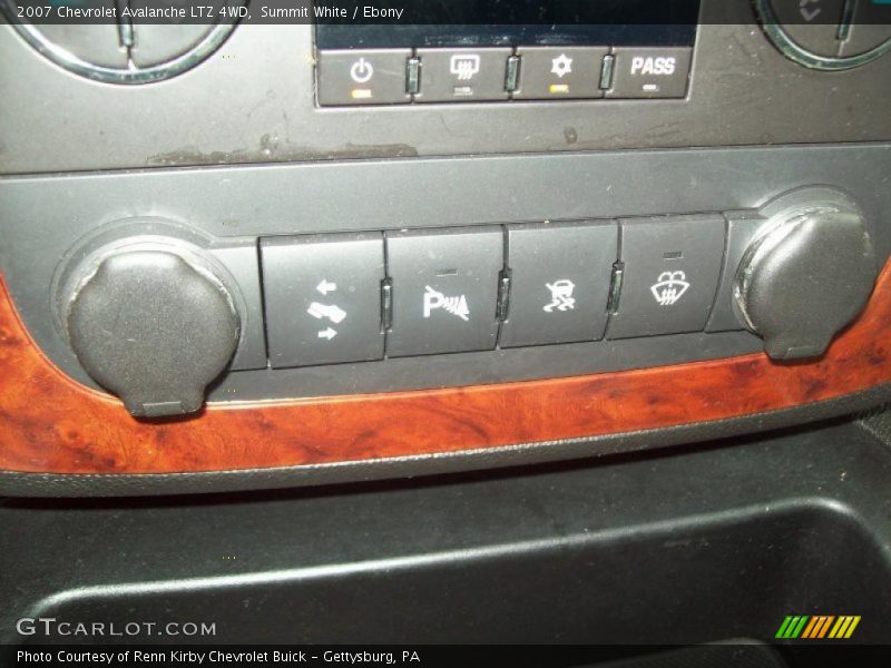 Summit White / Ebony 2007 Chevrolet Avalanche LTZ 4WD