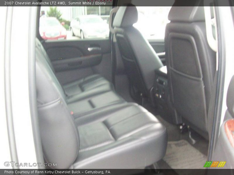 Summit White / Ebony 2007 Chevrolet Avalanche LTZ 4WD