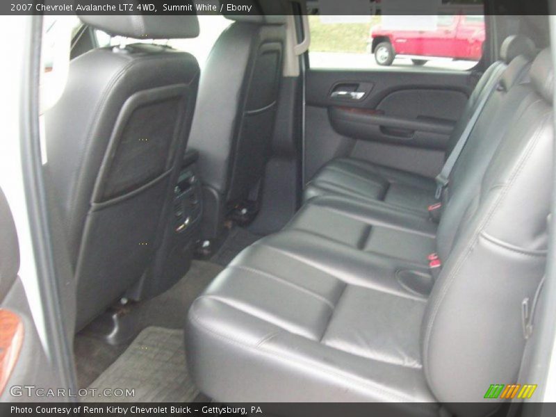 Summit White / Ebony 2007 Chevrolet Avalanche LTZ 4WD