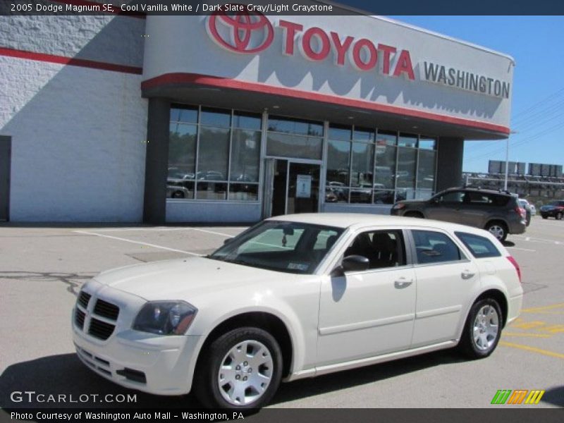 Cool Vanilla White / Dark Slate Gray/Light Graystone 2005 Dodge Magnum SE