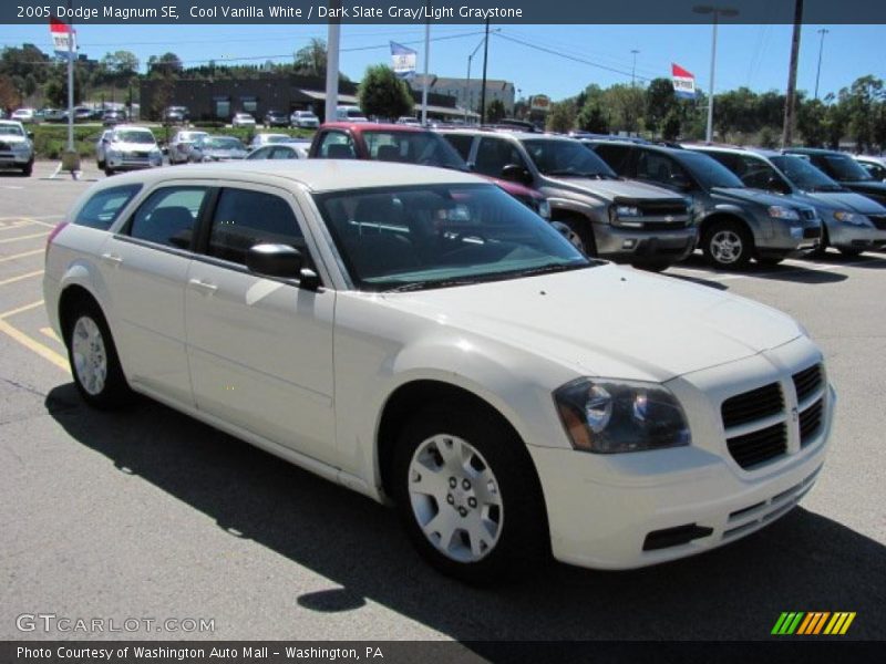 Cool Vanilla White / Dark Slate Gray/Light Graystone 2005 Dodge Magnum SE