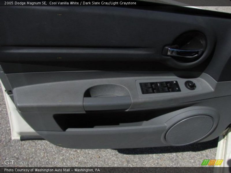 Cool Vanilla White / Dark Slate Gray/Light Graystone 2005 Dodge Magnum SE