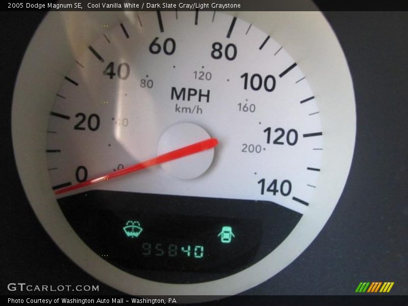 Cool Vanilla White / Dark Slate Gray/Light Graystone 2005 Dodge Magnum SE