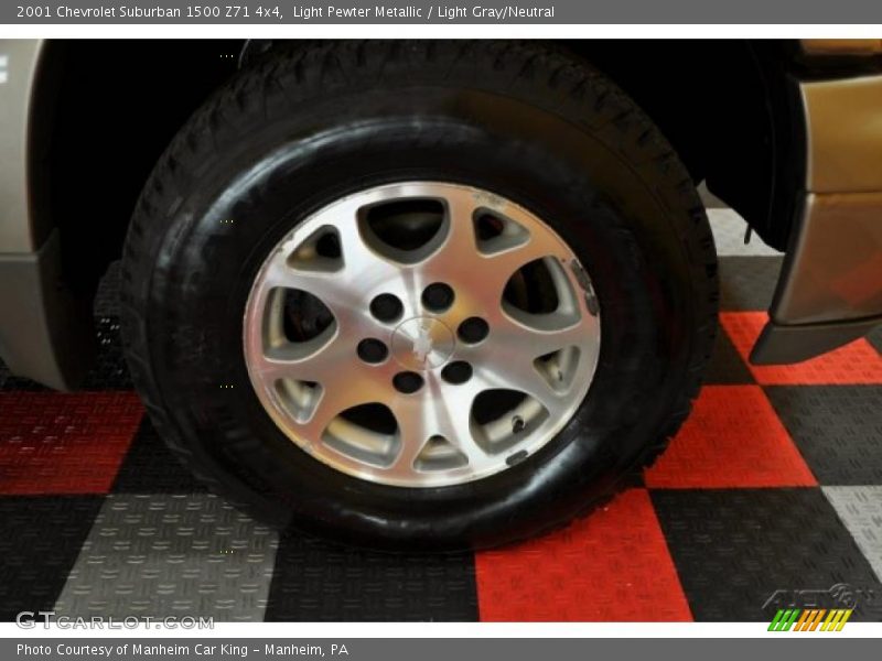 Light Pewter Metallic / Light Gray/Neutral 2001 Chevrolet Suburban 1500 Z71 4x4