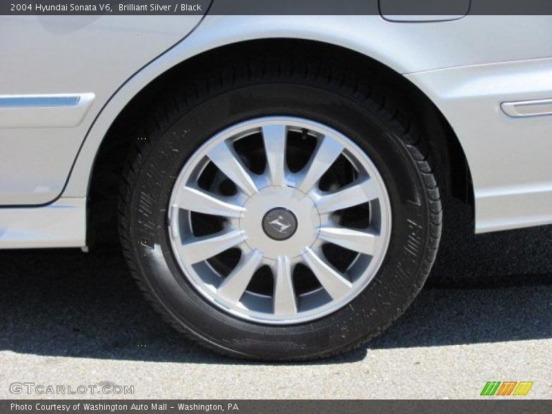 Brilliant Silver / Black 2004 Hyundai Sonata V6