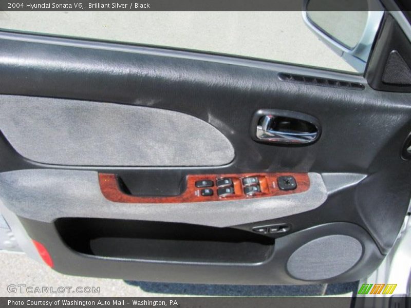 Brilliant Silver / Black 2004 Hyundai Sonata V6