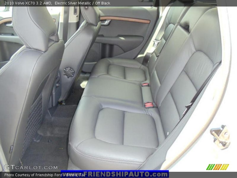 Electric Silver Metallic / Off Black 2010 Volvo XC70 3.2 AWD