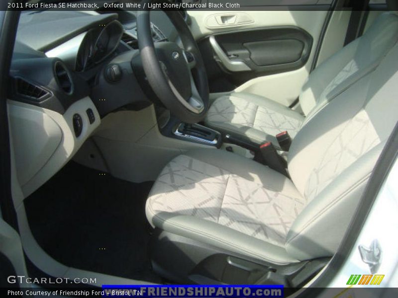 Oxford White / Light Stone/Charcoal Black Cloth 2011 Ford Fiesta SE Hatchback