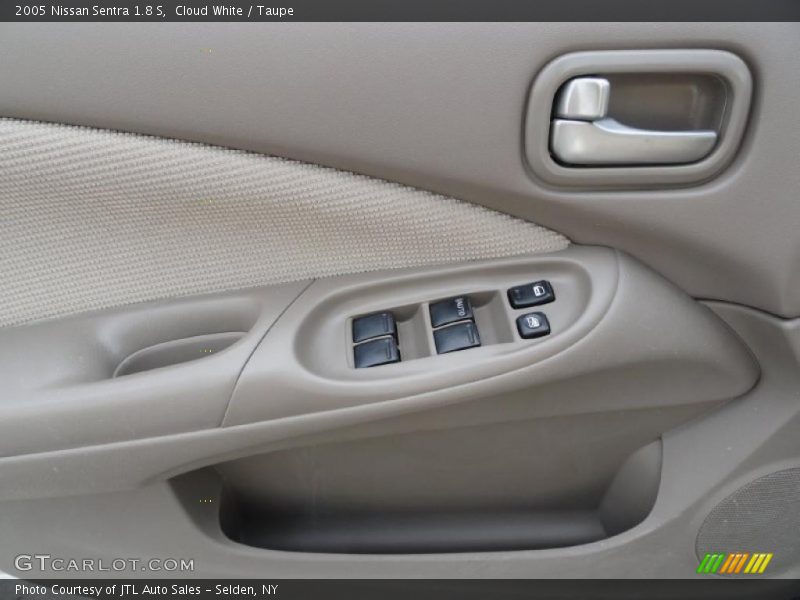Cloud White / Taupe 2005 Nissan Sentra 1.8 S