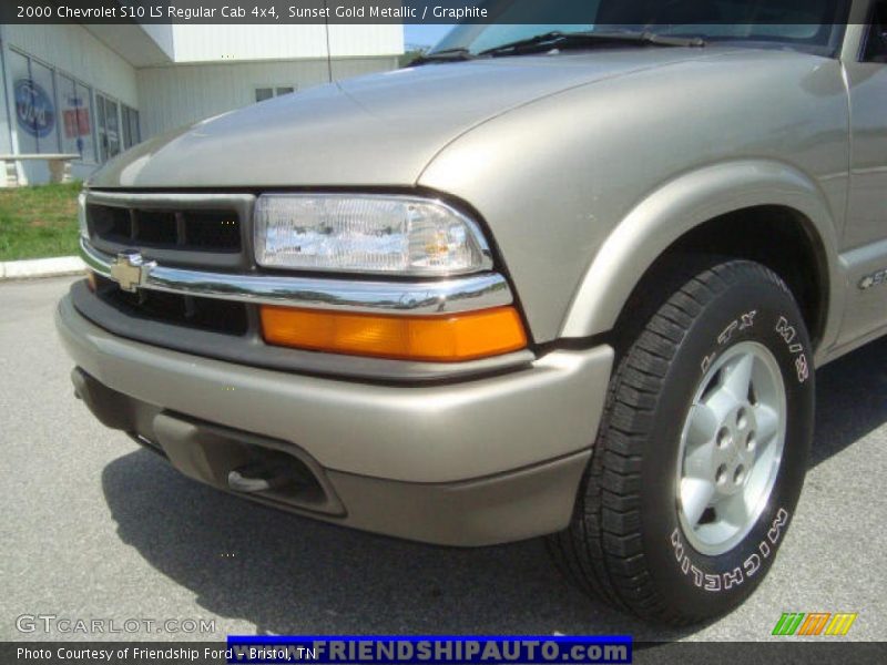 Sunset Gold Metallic / Graphite 2000 Chevrolet S10 LS Regular Cab 4x4