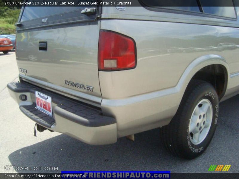 Sunset Gold Metallic / Graphite 2000 Chevrolet S10 LS Regular Cab 4x4