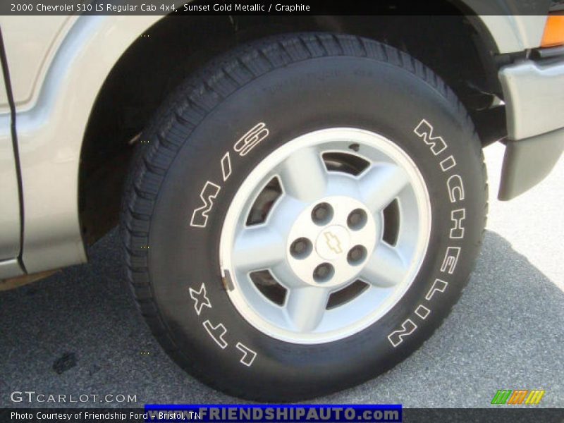 Sunset Gold Metallic / Graphite 2000 Chevrolet S10 LS Regular Cab 4x4