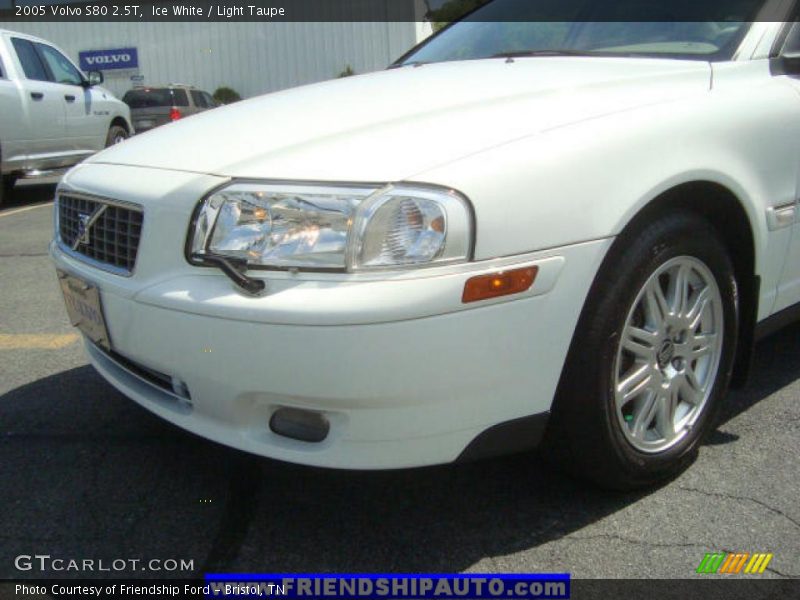 Ice White / Light Taupe 2005 Volvo S80 2.5T