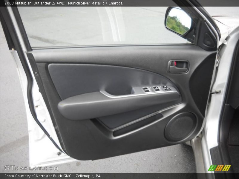 Munich Silver Metallic / Charcoal 2003 Mitsubishi Outlander LS 4WD
