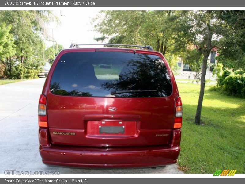 Ruby / Beige 2001 Oldsmobile Silhouette Premier