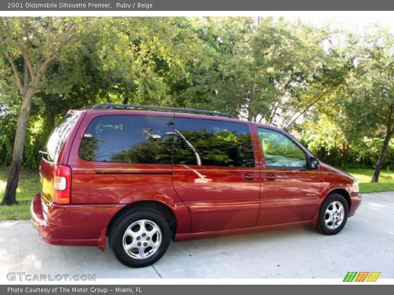 Ruby / Beige 2001 Oldsmobile Silhouette Premier