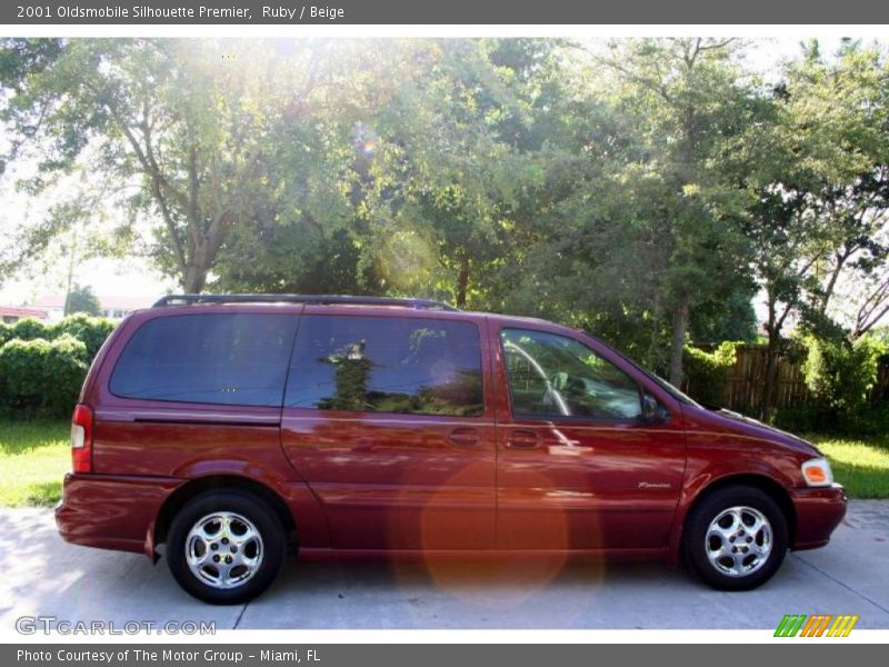 Ruby / Beige 2001 Oldsmobile Silhouette Premier