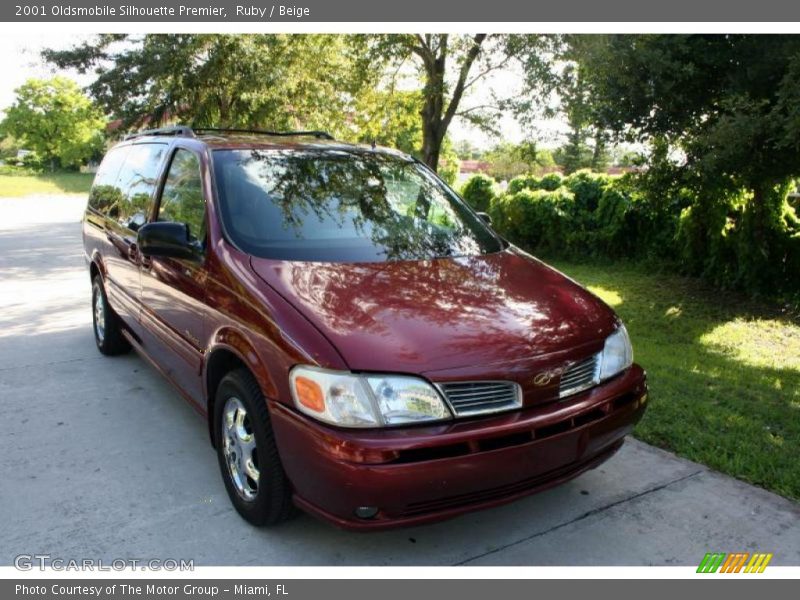 Ruby / Beige 2001 Oldsmobile Silhouette Premier