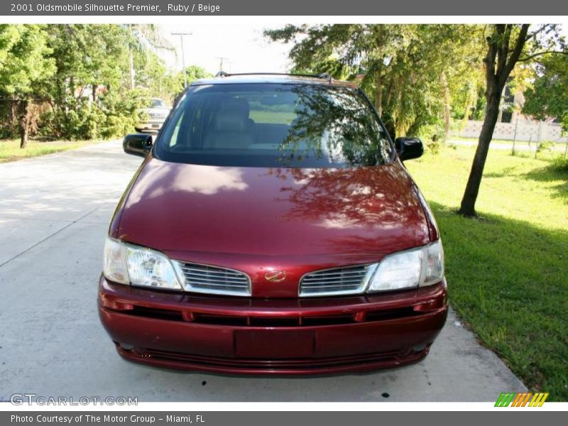 Ruby / Beige 2001 Oldsmobile Silhouette Premier