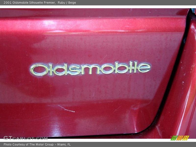 Ruby / Beige 2001 Oldsmobile Silhouette Premier