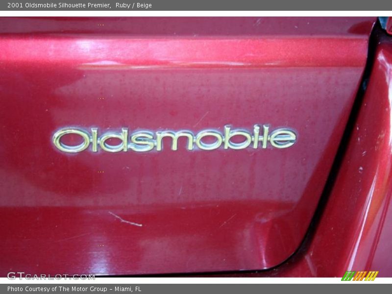 Ruby / Beige 2001 Oldsmobile Silhouette Premier