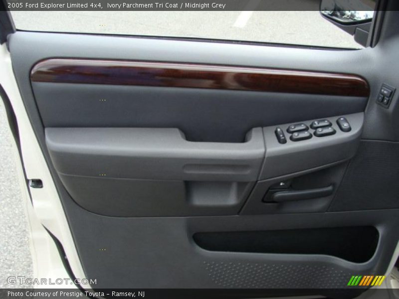 Ivory Parchment Tri Coat / Midnight Grey 2005 Ford Explorer Limited 4x4