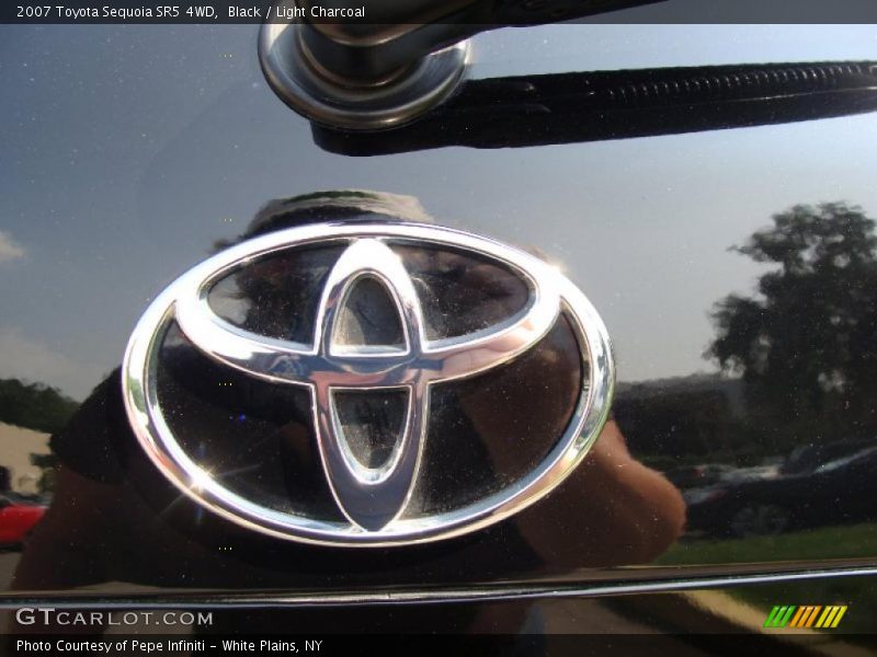 Black / Light Charcoal 2007 Toyota Sequoia SR5 4WD