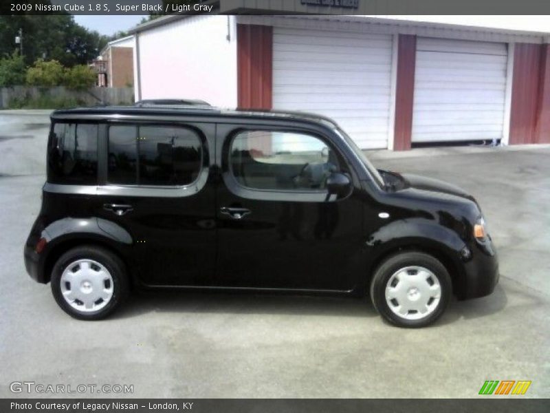Super Black / Light Gray 2009 Nissan Cube 1.8 S