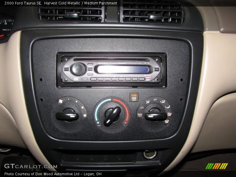 Harvest Gold Metallic / Medium Parchment 2000 Ford Taurus SE