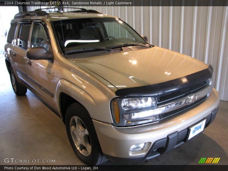 Sandstone Metallic / Light Cashmere 2004 Chevrolet TrailBlazer EXT LS 4x4