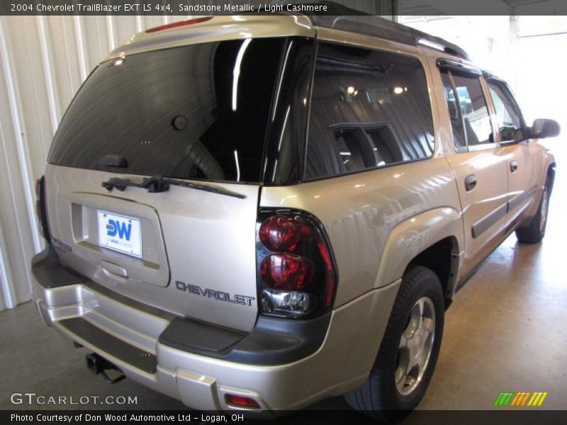 Sandstone Metallic / Light Cashmere 2004 Chevrolet TrailBlazer EXT LS 4x4