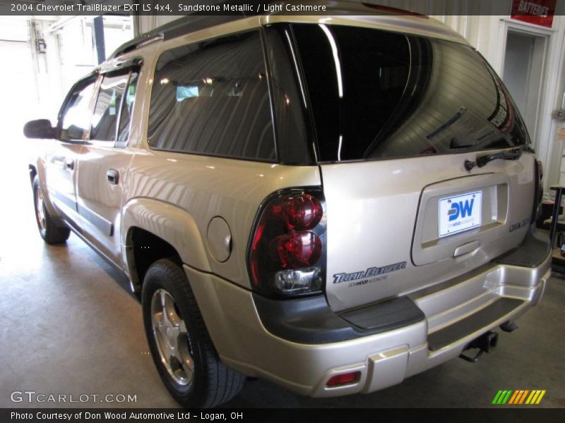 Sandstone Metallic / Light Cashmere 2004 Chevrolet TrailBlazer EXT LS 4x4