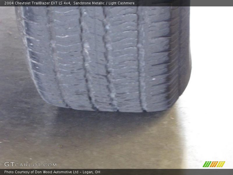 Sandstone Metallic / Light Cashmere 2004 Chevrolet TrailBlazer EXT LS 4x4