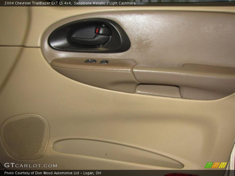 Sandstone Metallic / Light Cashmere 2004 Chevrolet TrailBlazer EXT LS 4x4