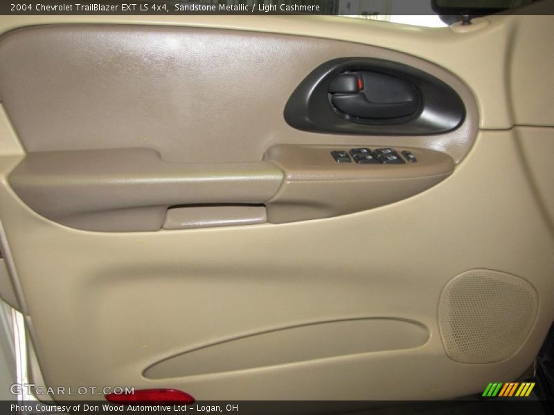 Sandstone Metallic / Light Cashmere 2004 Chevrolet TrailBlazer EXT LS 4x4