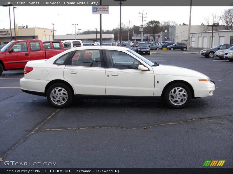 Cream White / Gray 2002 Saturn L Series L200 Sedan
